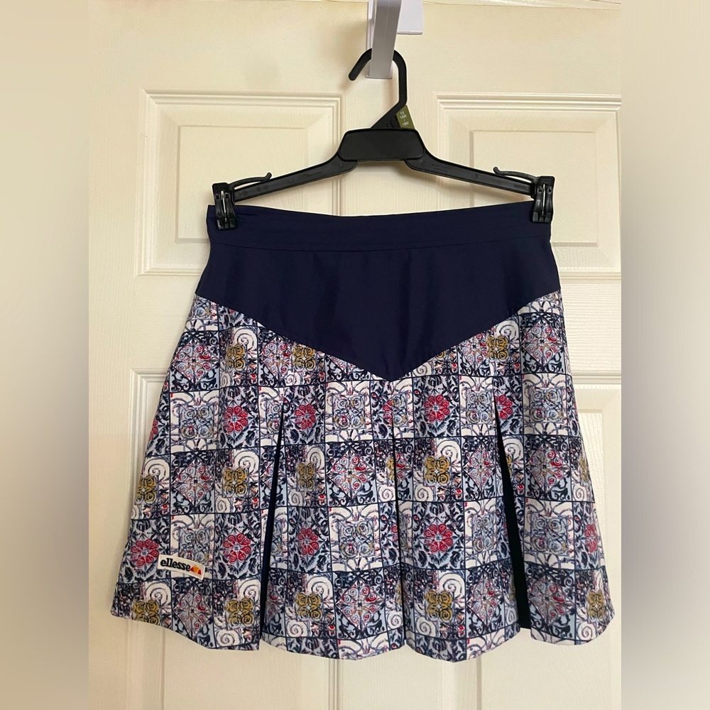 Vintage Ellesse tennis skirt, Size 10, High Waist, Like New Condition